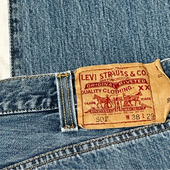 Levis Mens Sz 38x29 Classic 501 Original Button Fly Denim Blue Jeans Americana - Picture 9 of 10